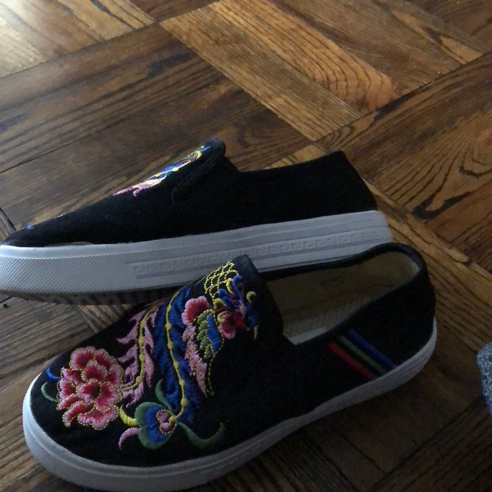 Cute Asian style slip on sneakers/flats